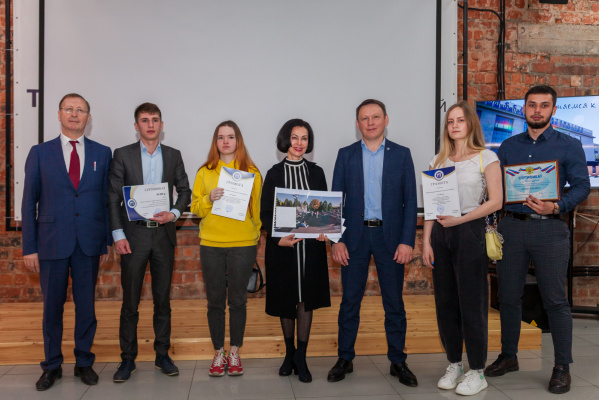 Студенты-победители ИРНИТУ конкурса по разработке эскиза памятника и мемориала Афанасию Белобородову получили награды
