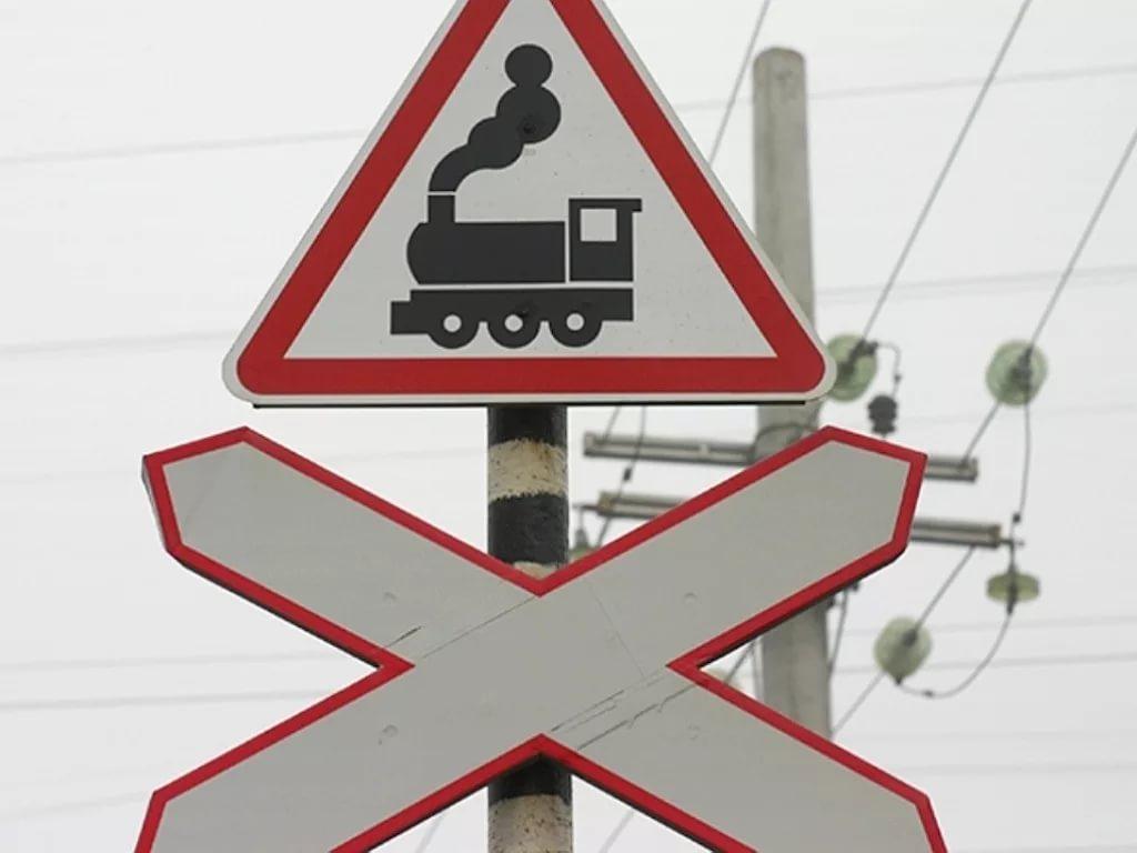 КрасЖД предупреждает водителей о временном ограничении движения через железнодорожные переезды в Аскизском районе Хакасии