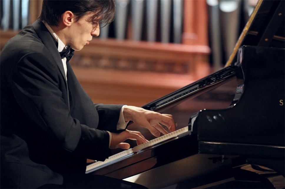 В Хакасии даст концерт известный пианист Александр Романовский
