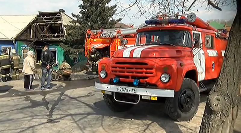 Жительница Черногорска устроила пожар в своем доме