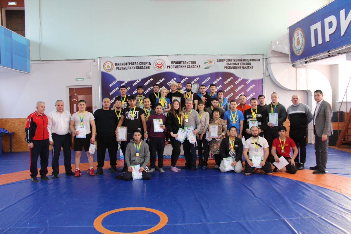 В Хакасии наградили сильнейших в национальных видах спорта