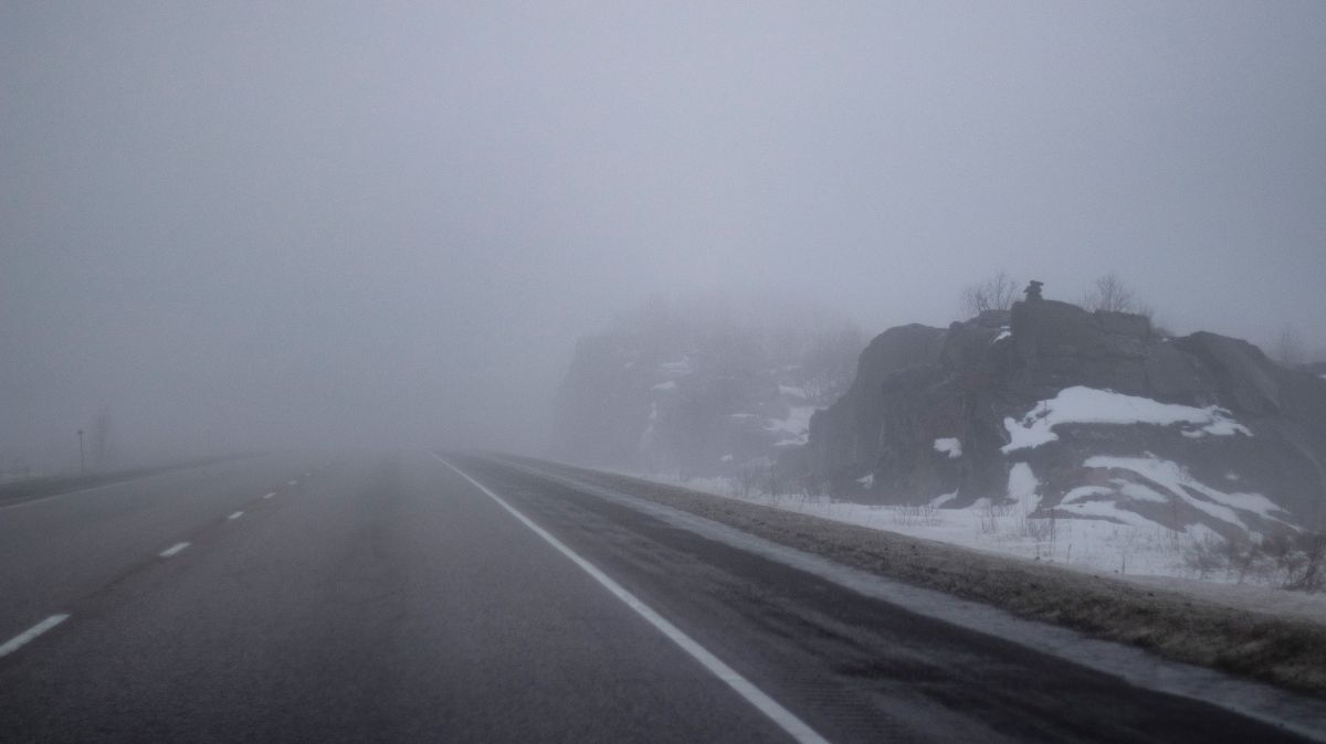 Автолюбителям Хакасии напомнили правила безопасности в тумане
