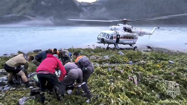 Спасатели Хакасии эвакуировали туриста с гор Алтая