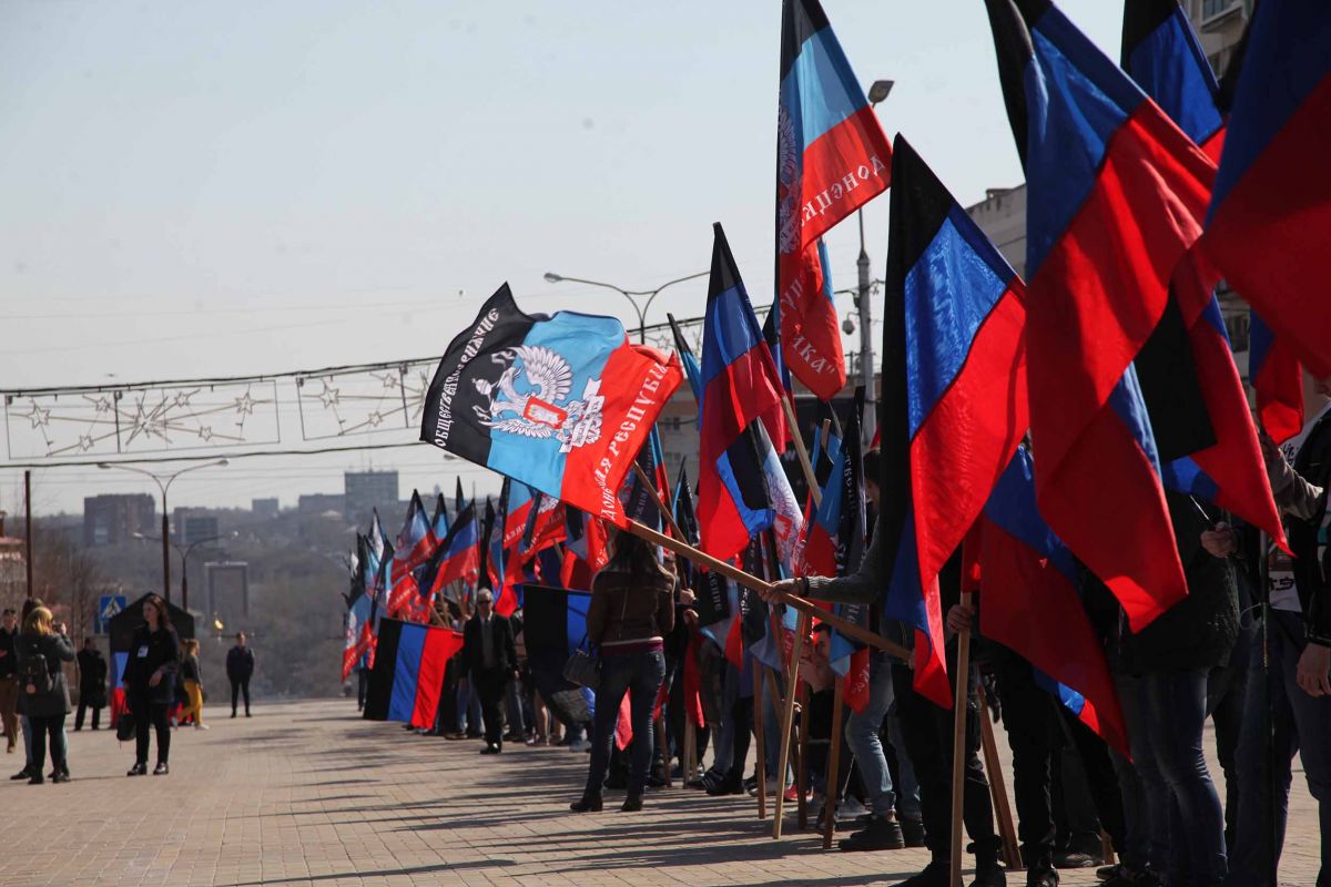 Главный донецкой республики. Провозглашение Республики ДНР. Провозглашение Донецкой народной Республики, 7 апреля 2014 г.. Провозглашение независимости ДНР. Донецк провозглашение ДНР.