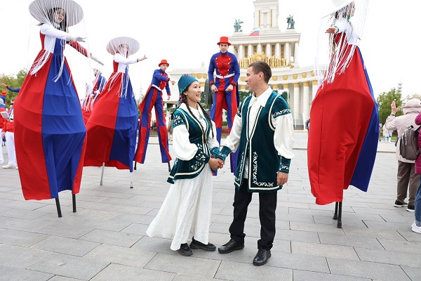 Молодожены из Хакасии зарегистрировали брак на выставке «Россия»