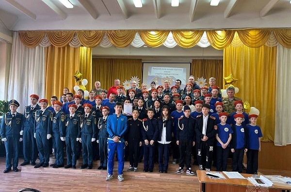 Смотр-конкурс кадетских классов МЧС России прошел в Хакасии