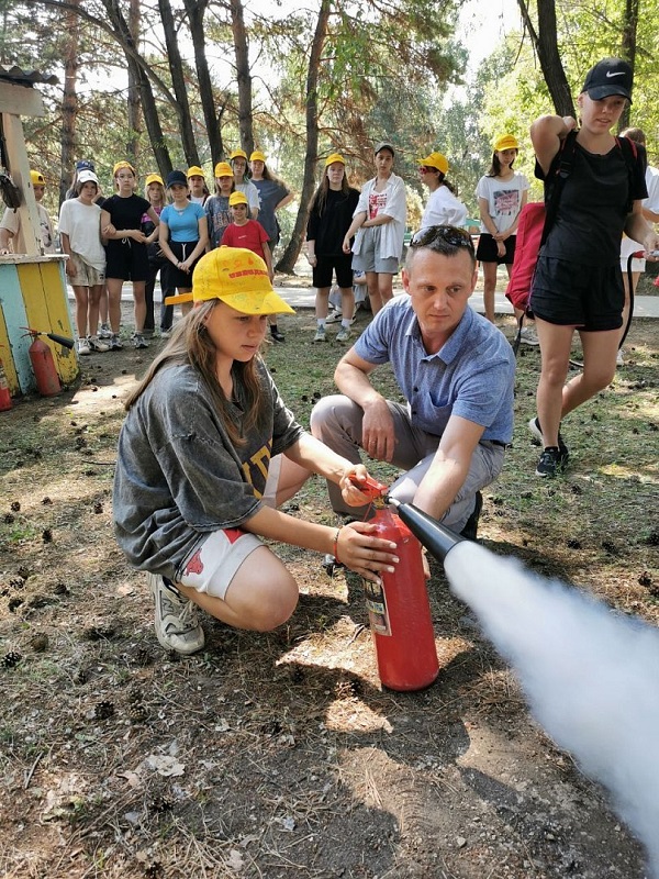 В Хакасии пожарные провели тематический квест в лагере «Звездный»