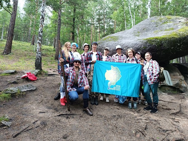 В «Каменном лесу» Хакасии стартовал волонтёрский лагерь