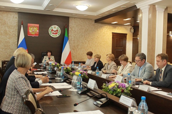 В Хакасии обсудили меры по улучшению кадровой ситуации в системе образования республики