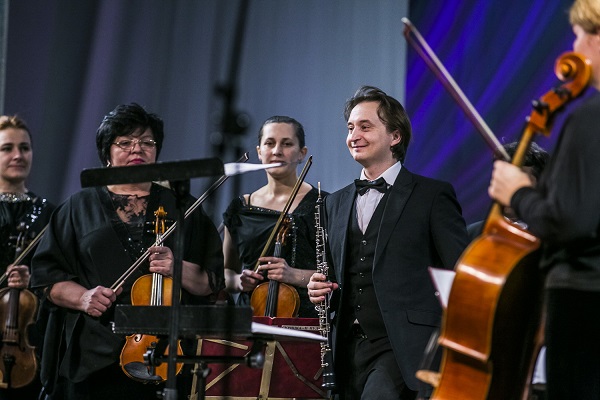 Виртуоз гобоя Алексей Балашов и оркестр Хакасской филармонии приглашает жителей Хакасии в кругосветное путешествие