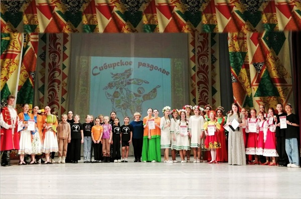 Абаканские «Контрасты» – победитель II Межрегионального конкурса русского танца