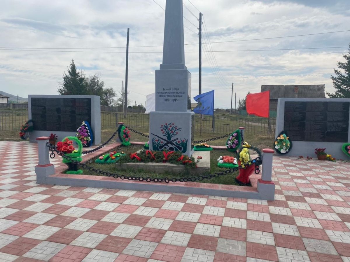 В Нижней Базе отреставрировали памятник участникам Великой Отечественной войны