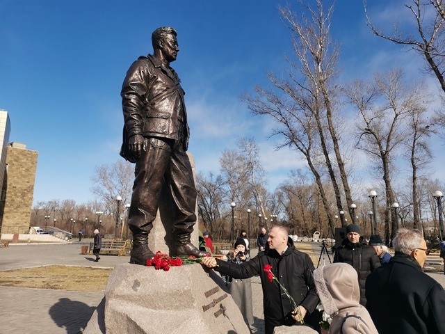 В столице Хакасии открыли памятник Леониду Кызласову