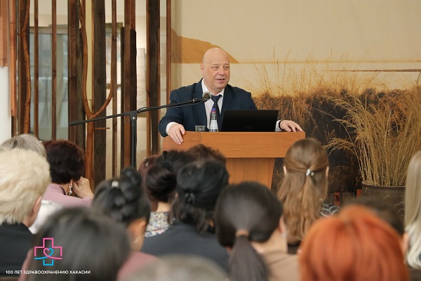 Олег Ананьевский рассказал о планах развития учреждений детского здравоохранения в Хакасии