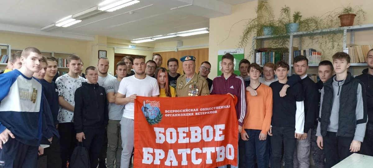 Студенты Саяногорского техникума пообщались с ветераном боевых действий