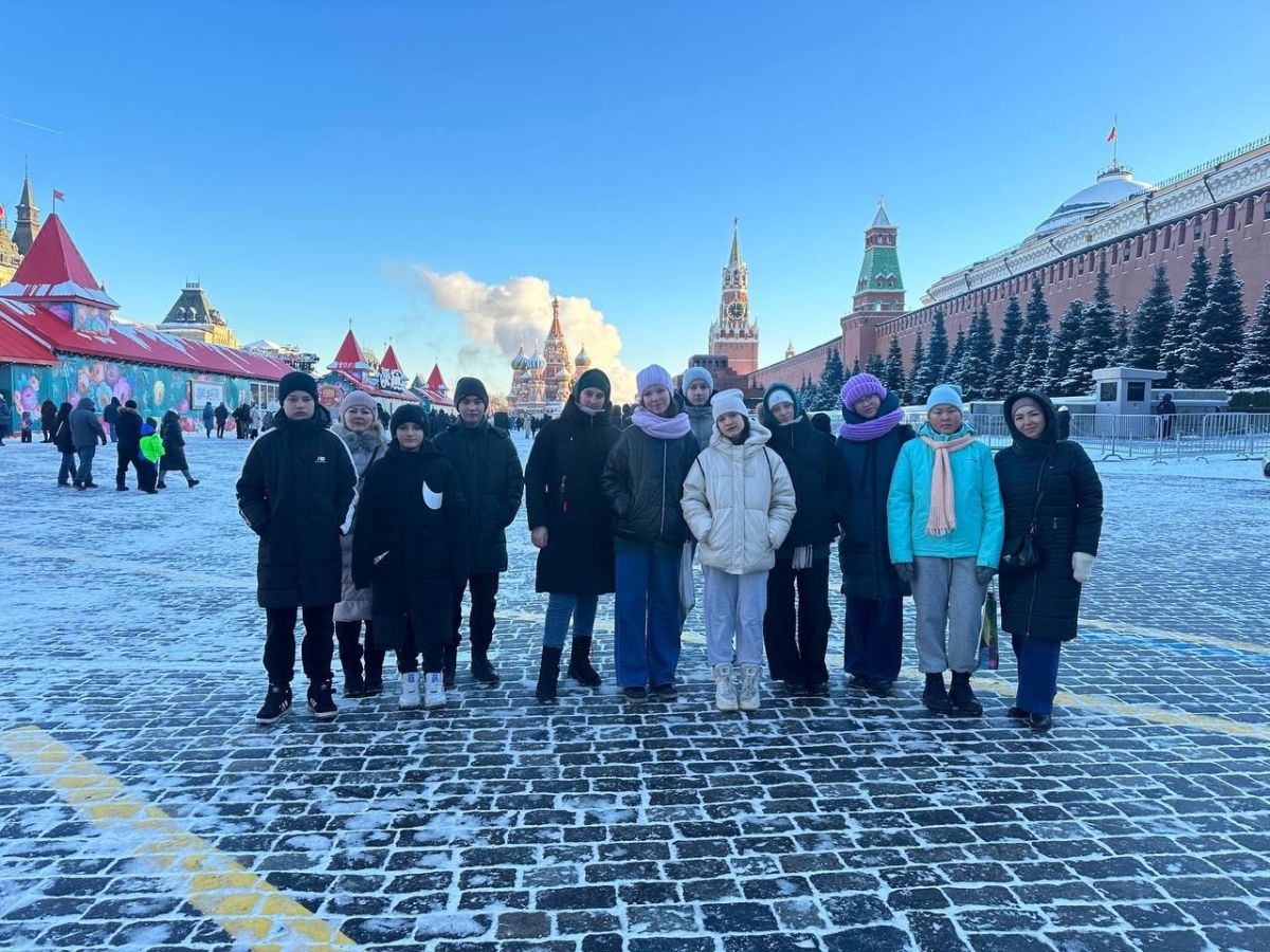 Дети участников СВО из Хакасии посетили новогодние праздники и представления в Москве