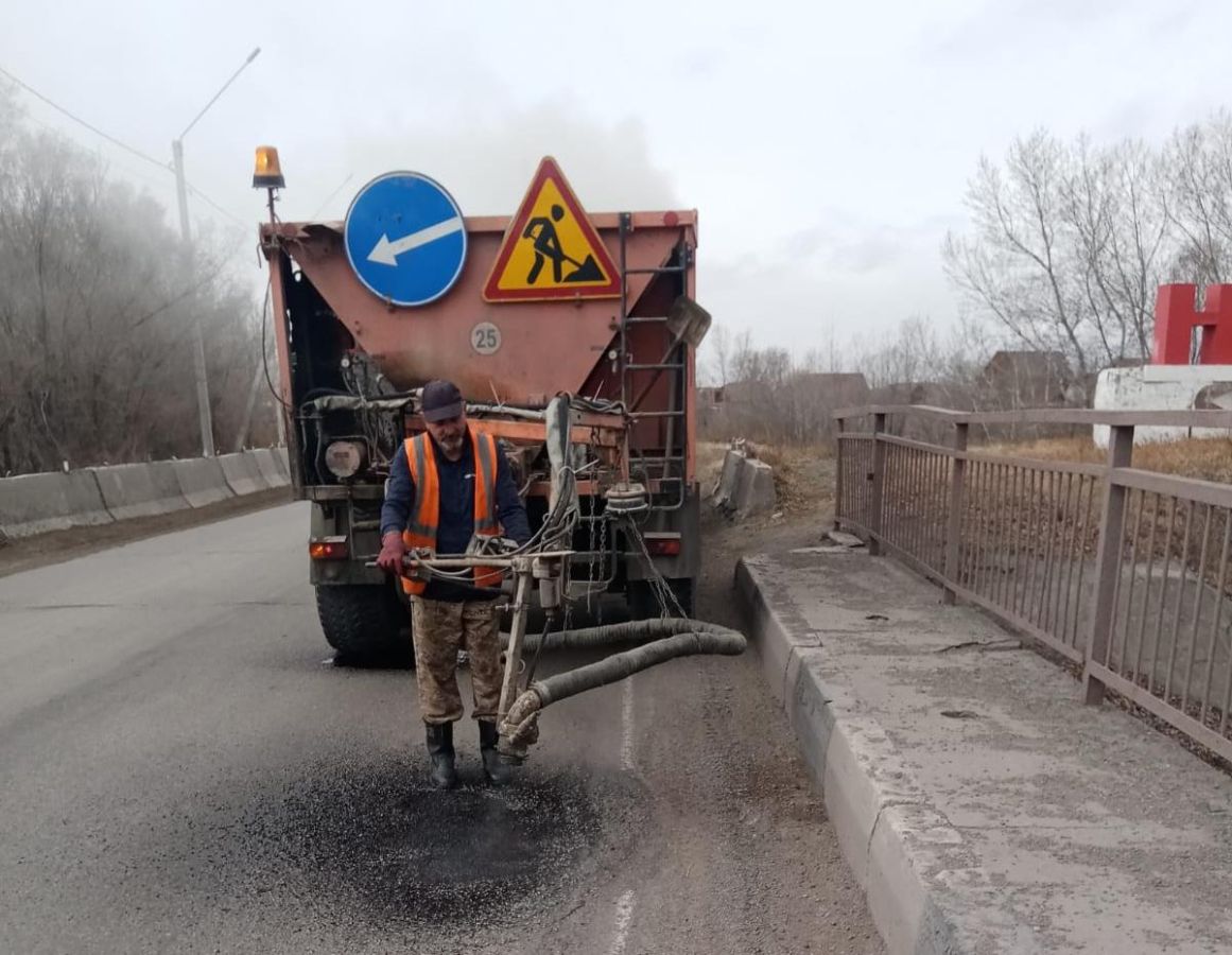 В Хакасии с начала апреля отремонтировали 32 км дорог