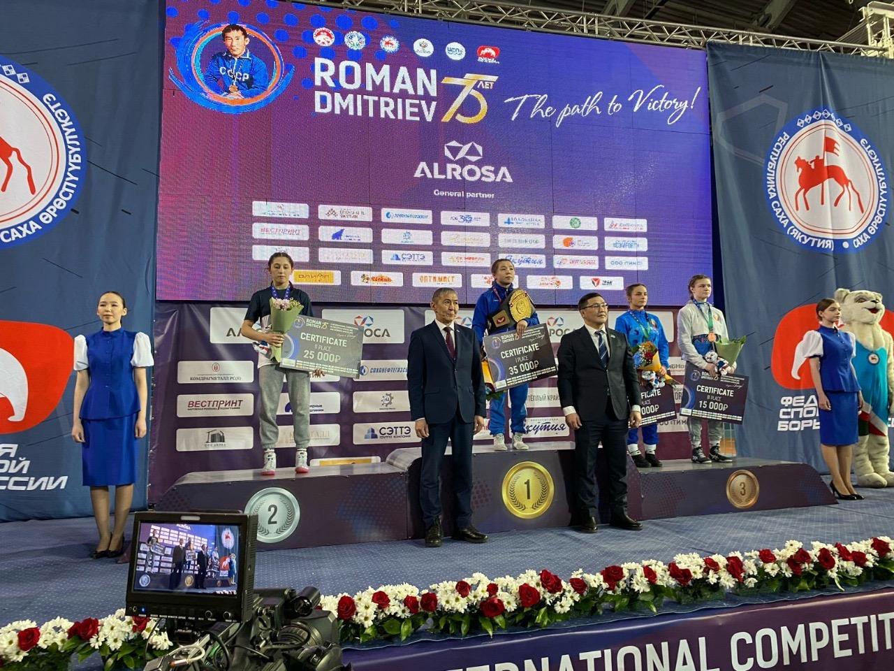 Алина Сагалакова из Хакасии выиграла золото международного турнира по вольной борьбе