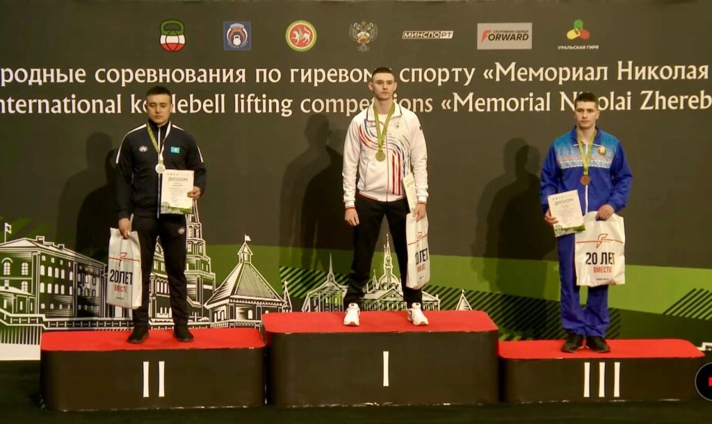 Фёдор Жибинов стал победителем международных соревнований по гиревому спорту