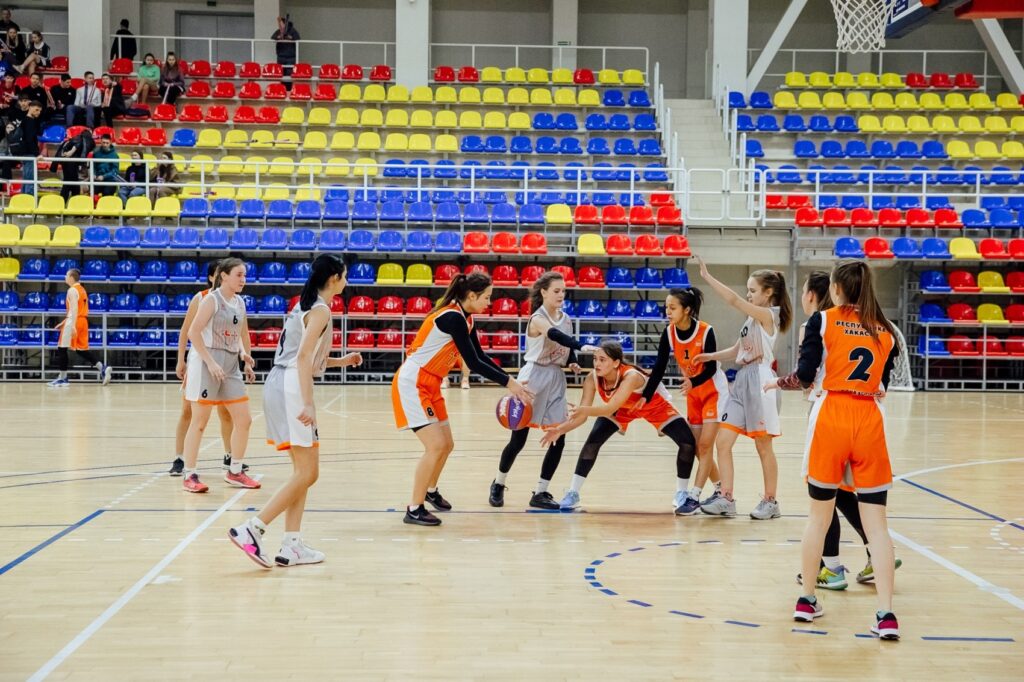 В Хакасии проходит первенство региона по баскетболу