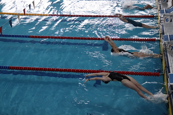 «Время побеждать»: в Абакане стартовали межрегиональные соревнования по плаванию