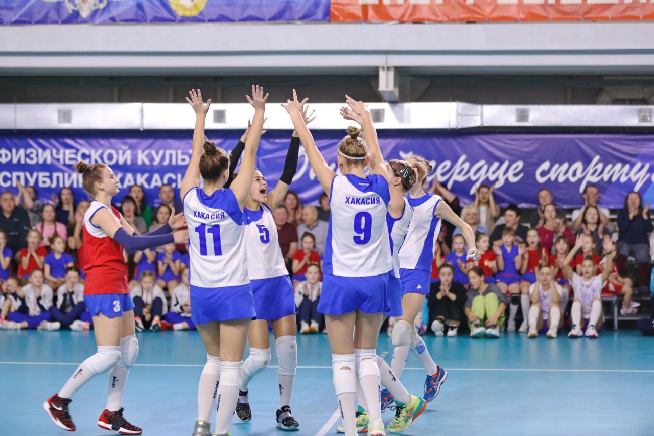 Сегодня в Хакасии стартует первенство Сибири по волейболу
