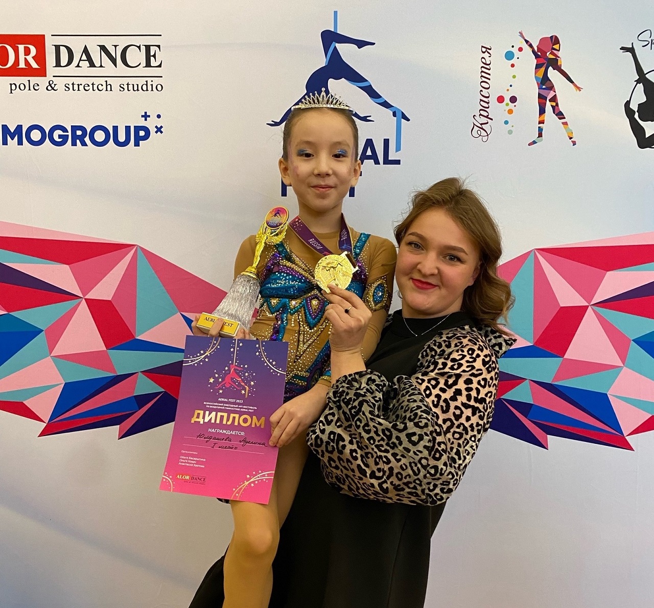 Воздушные гимнасты из Хакасии завоевали медали на всероссийском фестивале