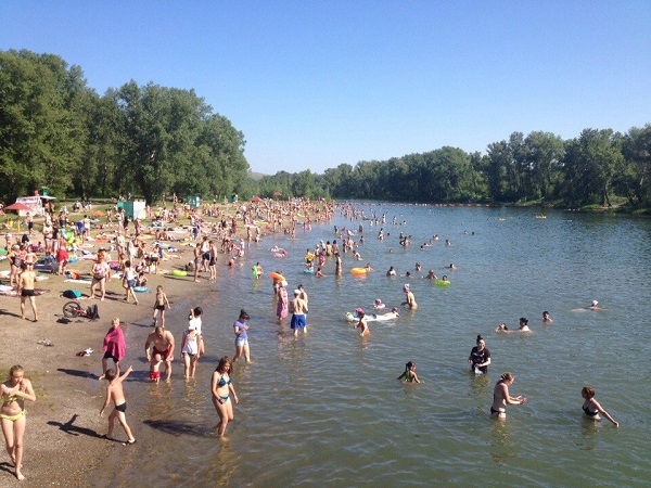 Жителям Хакасии рассказали, в каких озерах и речках республики безопасно купаться