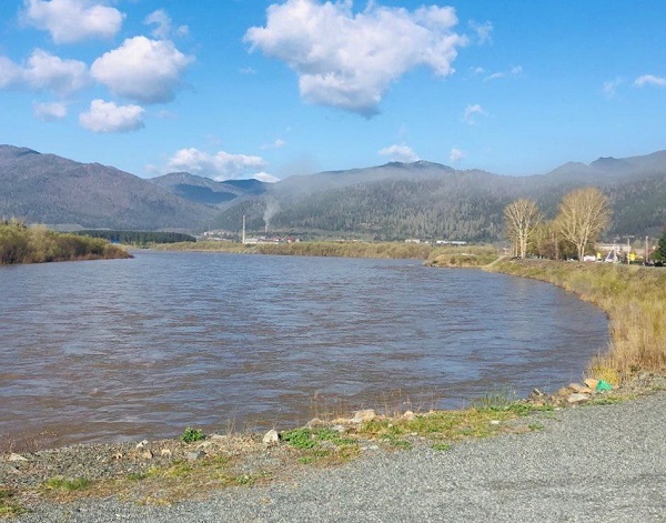 Уровень воды в реке Абакан стремительно повышается