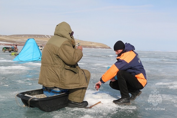 В МЧС Хакасии предупреждают: лёд на водоёмах начинает разрушаться