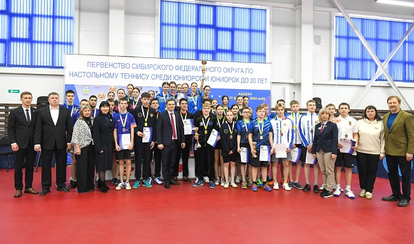 Глава Хакасии дал старт первенству СФО по настольному теннису среди спортсменов до 20 лет