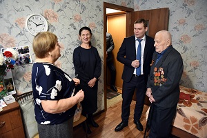 Валентин Коновалов поздравил со 100-летним юбилеем ветерана Василия Андреенко