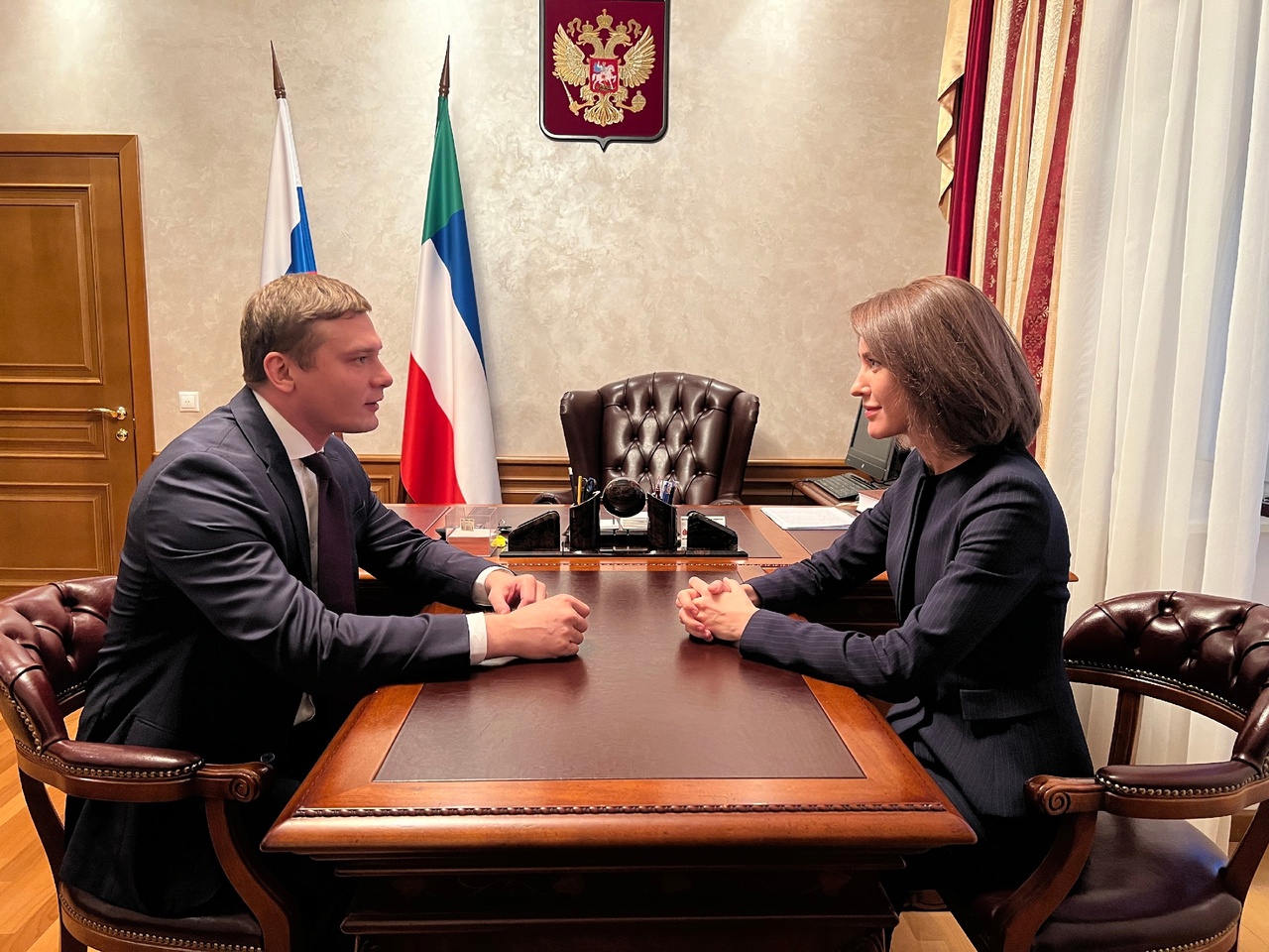 Глава Хакасии встретился с депутатом Госдумы Алёной Аршиновой