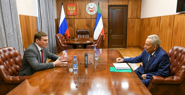Валентин Коновалов и Владимир Штыгашев обсудили социально-экономического развития республики