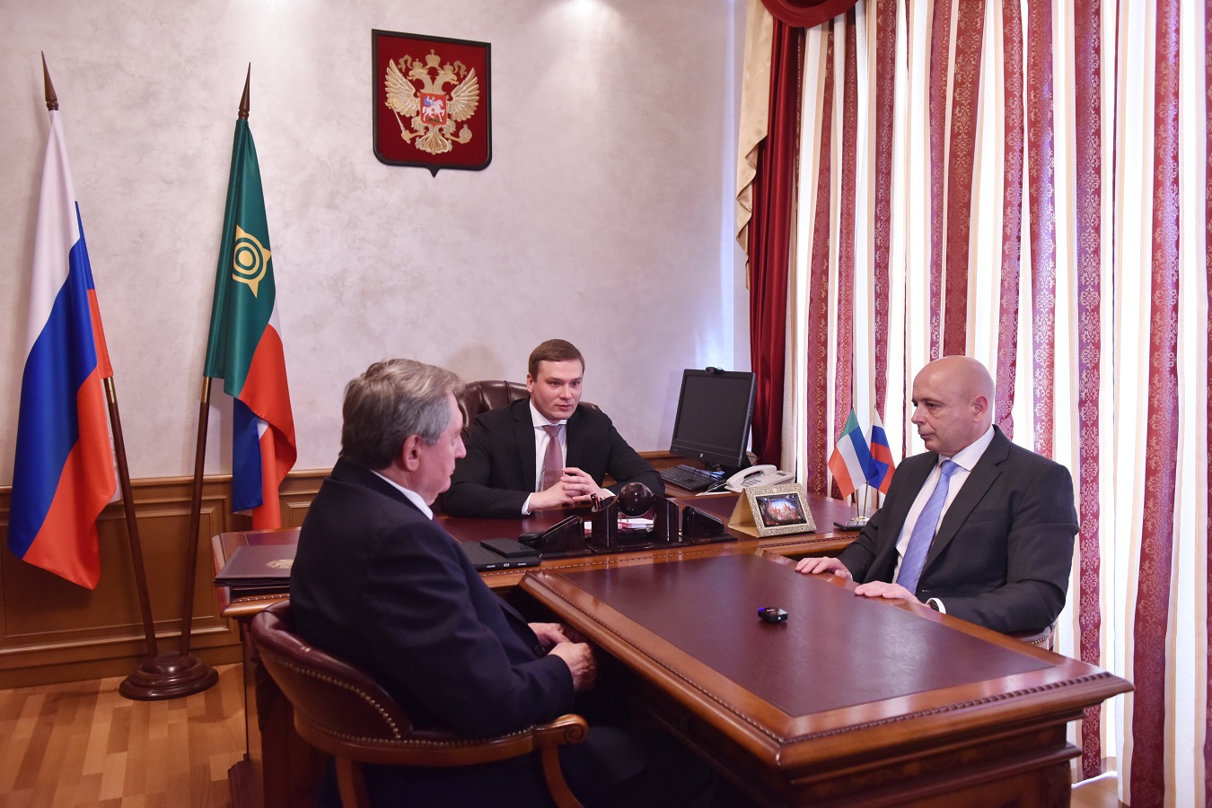 Глава Хакасии предложил Николаю Шульгинову представлять интересы республики в Госдуме