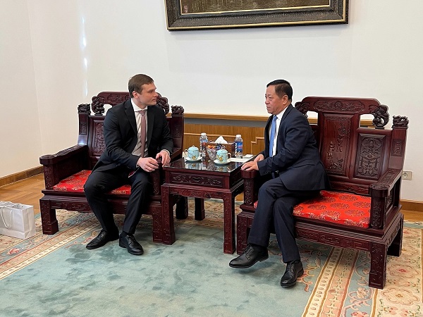 Глава Хакасии в Москве встретился с чрезвычайным послом КНР в России