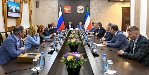 Глава Хакасии встретился с членами комитета Госдумы по труду, социальной политике и делам ветеранов