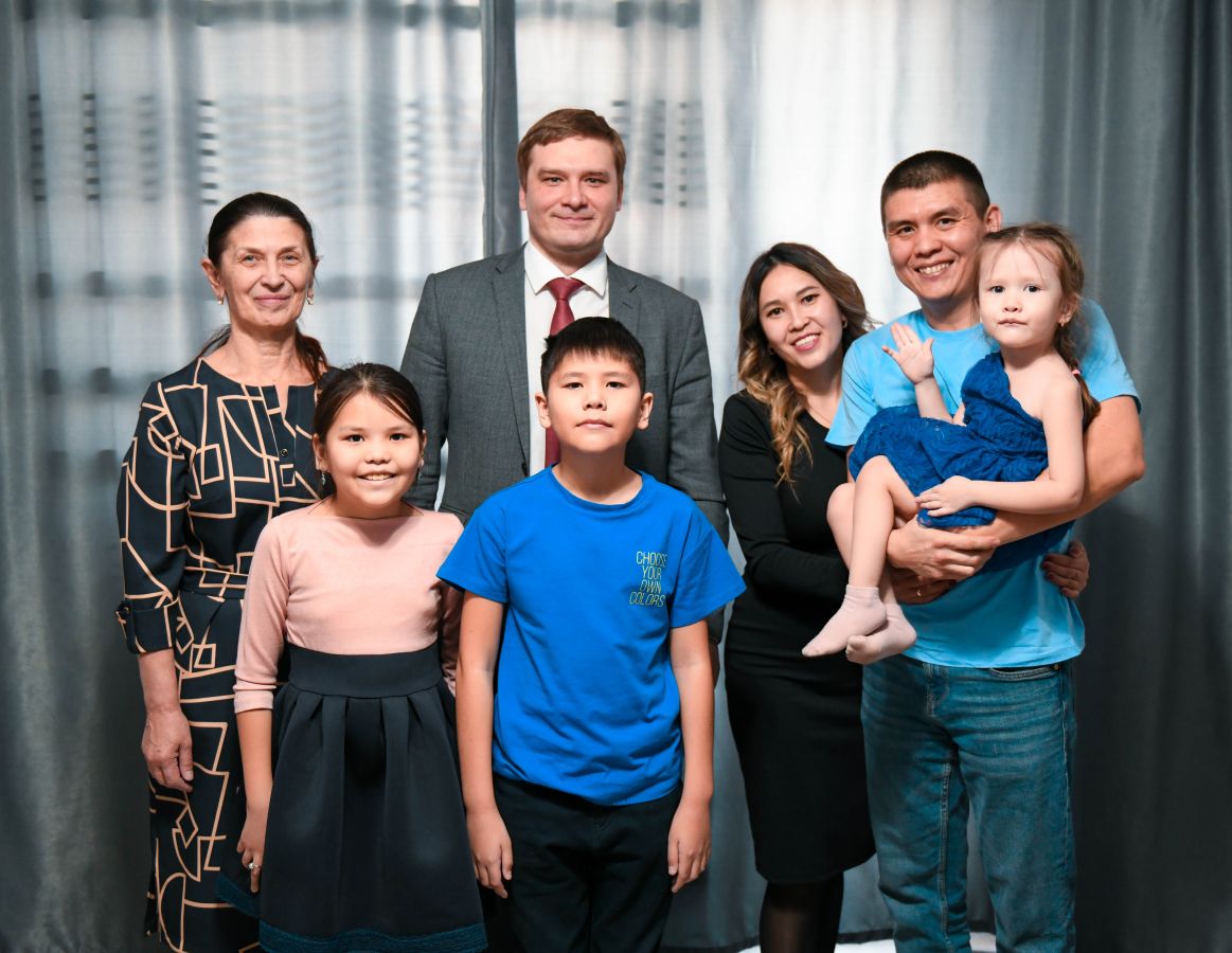 Валентин Коновалов встретился с многодетной семьей Чебодаевых в рамках проекта «ИнформУИК»