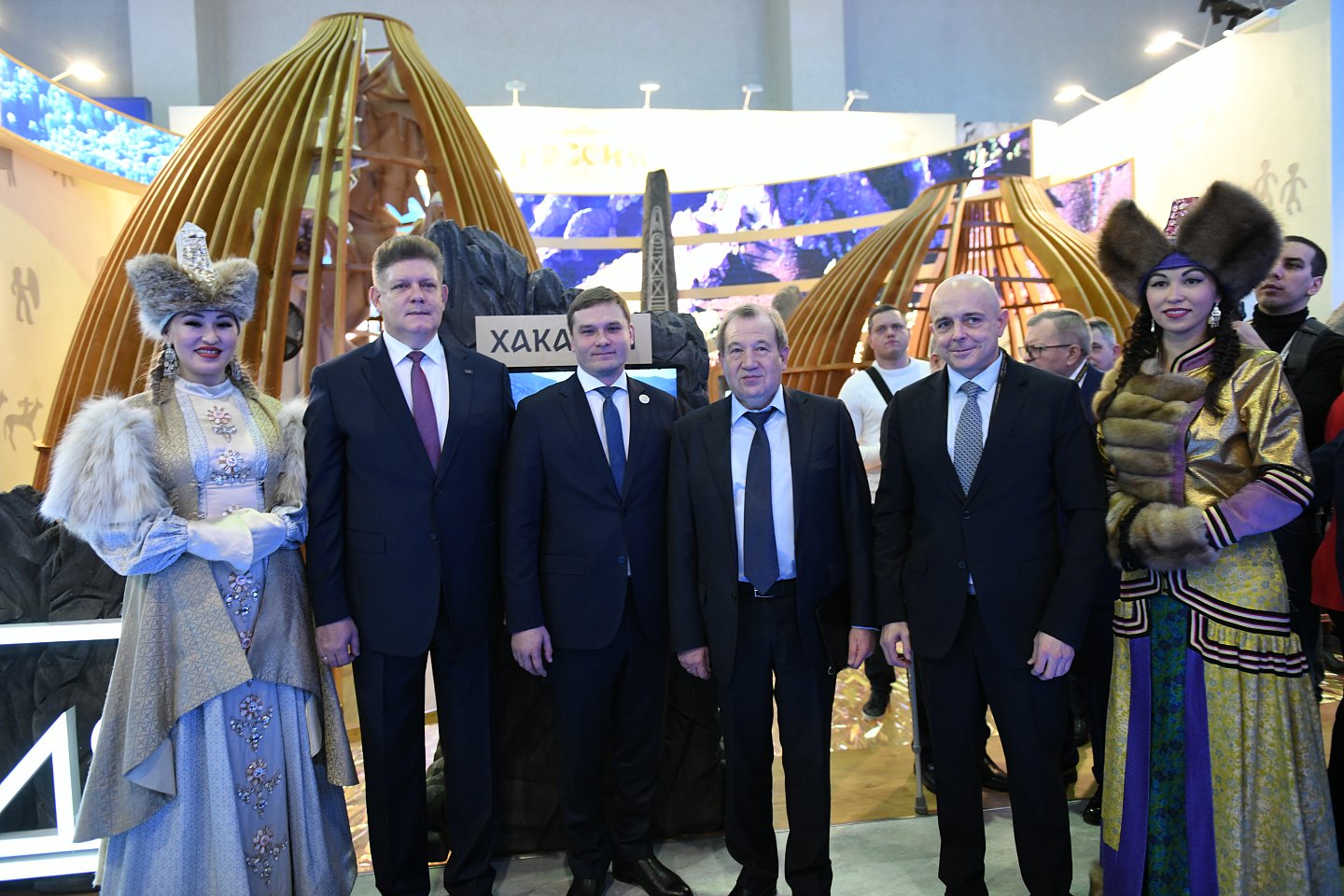 Валентин Коновалов представил экспозицию Хакасии на выставке «Россия»