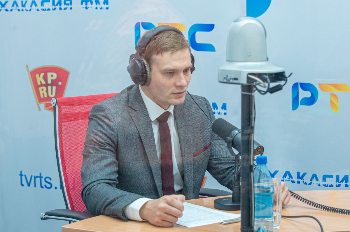 Валентин Коновалов ответит на вопросы радиослушателей