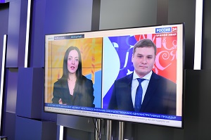 Глава Хакасии дал интервью телеканалу «Вести 24» на Международной выставке в Москве