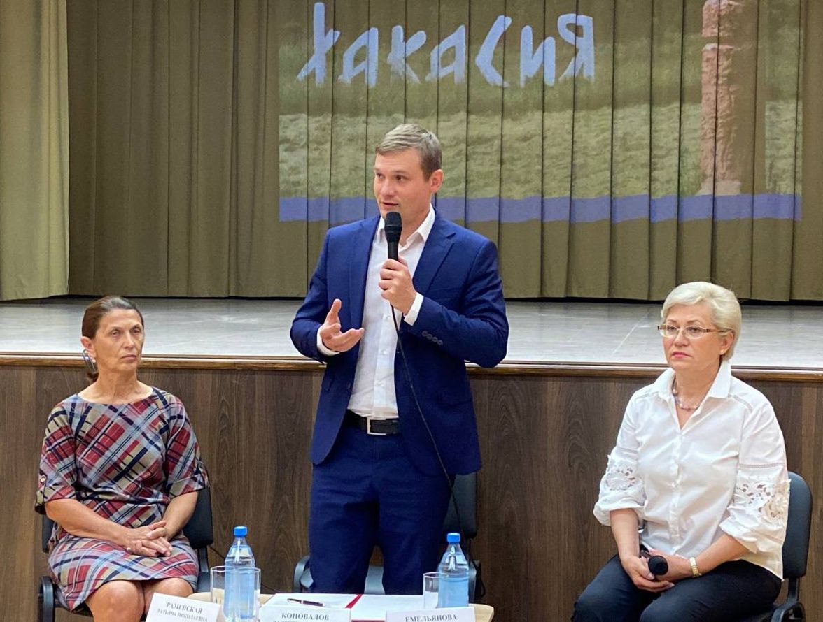 Валентин Коновалов посетил село Подсинее и встретился с местными жителями