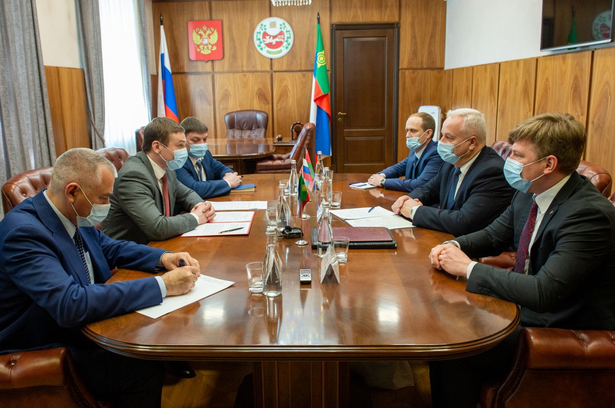 Глава Хакасии и посол Республики Беларусь обсудили направления взаимовыгодного сотрудничества